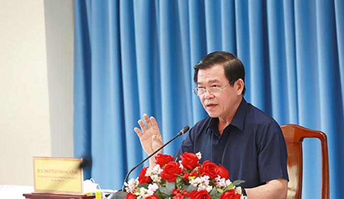  Bí thư tỉnh ủy Đồng Nai Nguyễn Hồng Lĩnh chỉ đạo tại cuộc họp sáng 17/9.