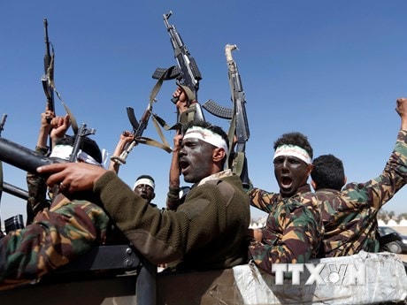 Phiến quân Houthi trong chiến dịch tuyển quân ở thủ đô Sanaa, Yemen. (Ảnh: AFP/TTXVN).