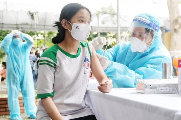 Tiêm phòng có thể giúp trẻ em bớt tổn thương hơn trước Covid-19.