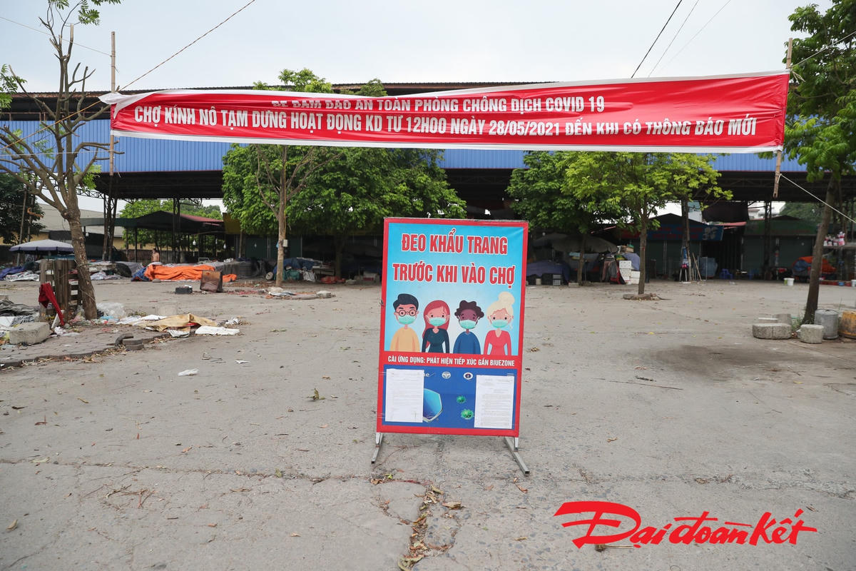 Khu vực chợ Cửa hàng mới - nơi chị N. bán rau hàng ngày đã được đóng cửa từ trước thời điểm chị N. phát hiện mắc Covid-19. Ảnh: Quang Vinh. 