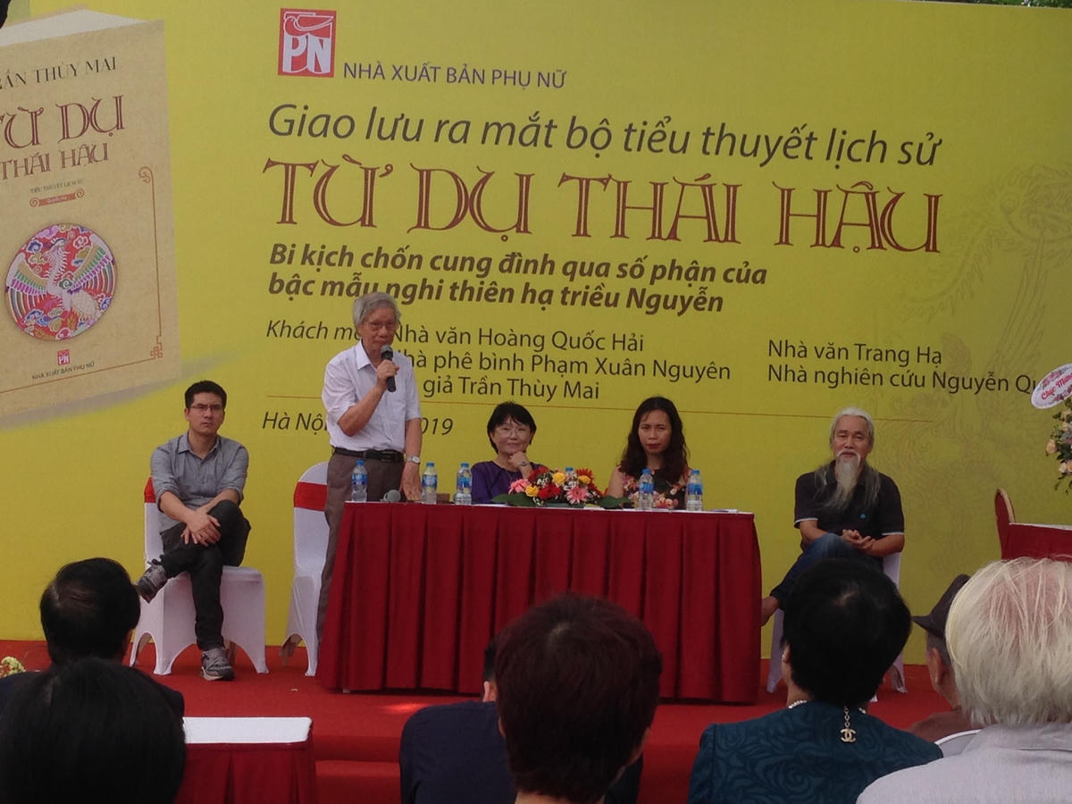Buổi ra mắt tiểu thuyết lịch sử “Từ Dụ thái hậu” tại Hà Nội.