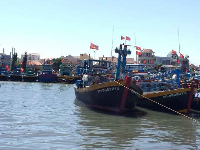 Tàu cá BTh 98972-TS găp  nạn trên biển.