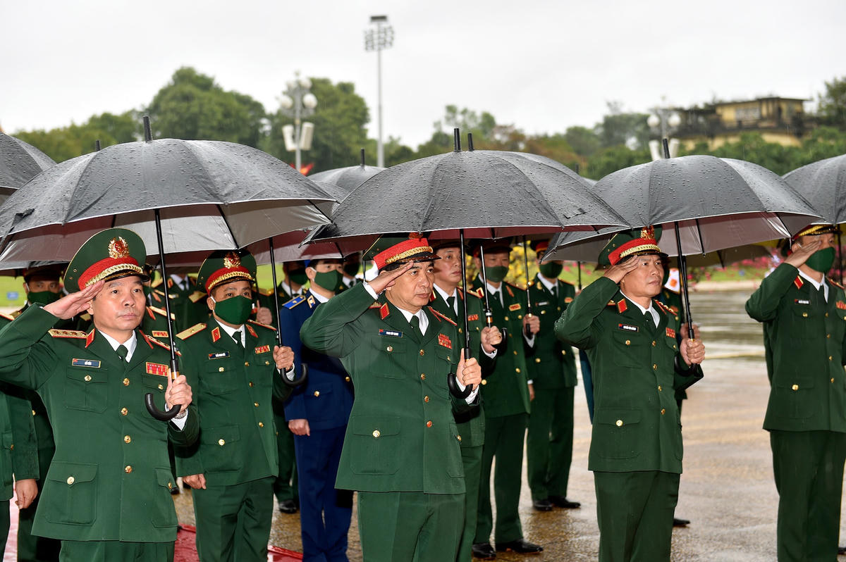 Đoàn đại biểu Quân ủy Trung ương, Bộ Quốc phòng. Ảnh: VGP/Nhật Bắc.
