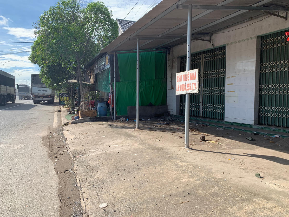 Căn nhà này treo biển cho thuê cả năm nay nhưng vẫn chưa ai đoái hoài cũng chỉ vì bụi.