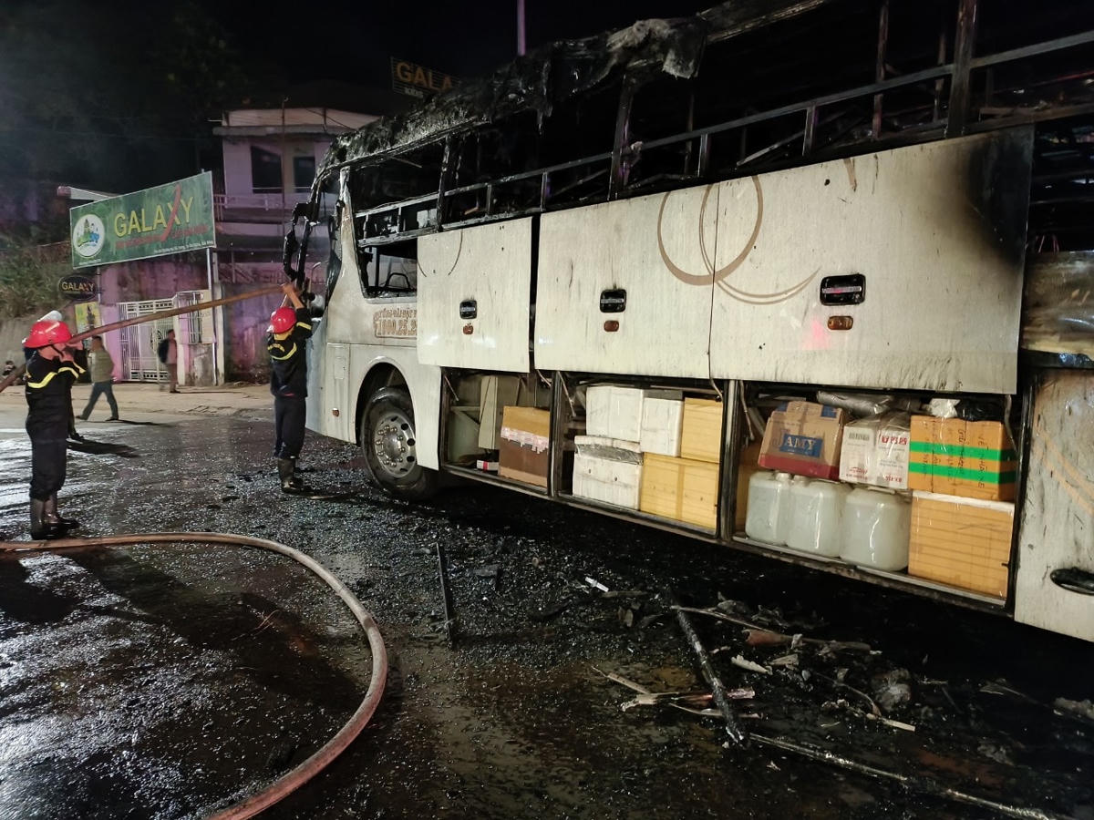 Vụ cháy xe khách may mắn không có thiệt hại về người.