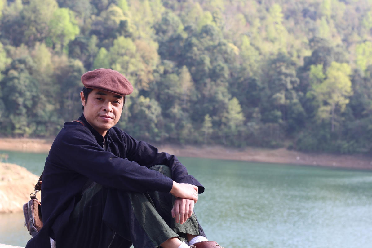 Nhà văn Hoàng A Sáng.