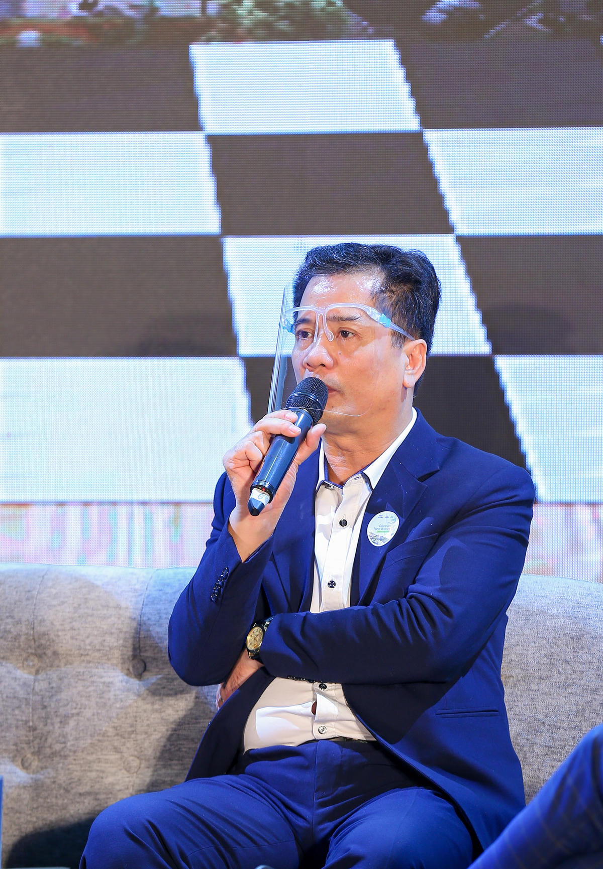 Tại talk show “Thế giới mới – Trật tự mới” trong khuôn khổ sự kiện, TS. Nguyễn Văn Đính - Phó Tổng Thư ký Hiệp hội BĐS Việt Nam, Chủ tịch Hội Môi giới BĐS Việt Nam đánh giá cao sức bật của thị trường BĐS nghỉ dưỡng so với các ngành kinh tế khác khi vẫn đang sở hữu lực cầu mạnh mẽ.