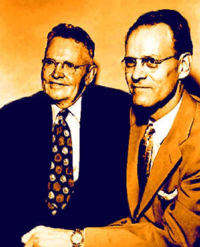 Philo Farnsworth cùng thầy giáo khoa học thời trung học Justin Tolman. Ảnh: The History of TV.