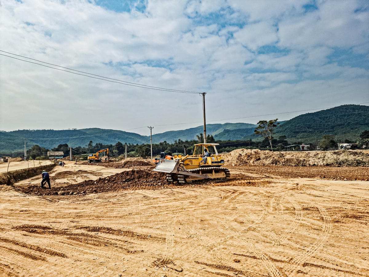 Dự án thành phần đoạn Nghi Sơn - Diễn Châu là dự án được chuyển đổi từ hình thức đầu tư PPP sang đầu tư công. Trong giai đoạn phân kỳ, dự án thi công xây dựng với quy mô 4 làn xe, nền đường 17 m, vận tốc thiết kế 80 km/h. Giai đoạn hoàn chỉnh sẽ nâng lên 6 làn xe, nền đường 32,25 m, vận tốc thiết kế từ 100 - 120 km/h.​​ Tổng mức đầu tư giai đoạn phân kỳ là 7.293,22 tỷ đồng.