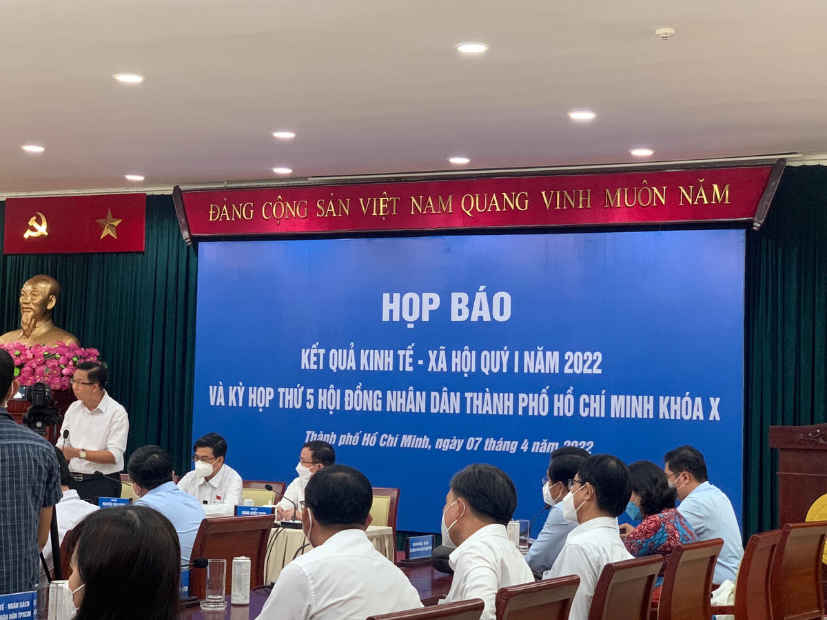 Quang cảnh họp báo vào chiều tối 7/4.