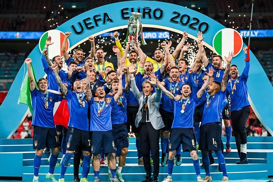 Đội tuyển Italia đăng quang tại một kỳ EURO đặc biệt.