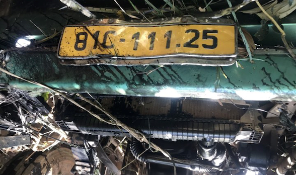 Xe tải BKS 81C-111.25 lật xuống vực.