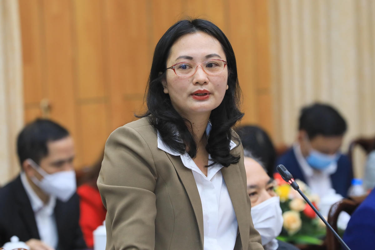 Chủ tịch Ủy ban MTTQ Việt Nam tỉnh Hà Nam Trần Thị Ngân phát biểu tại Hội nghị.
