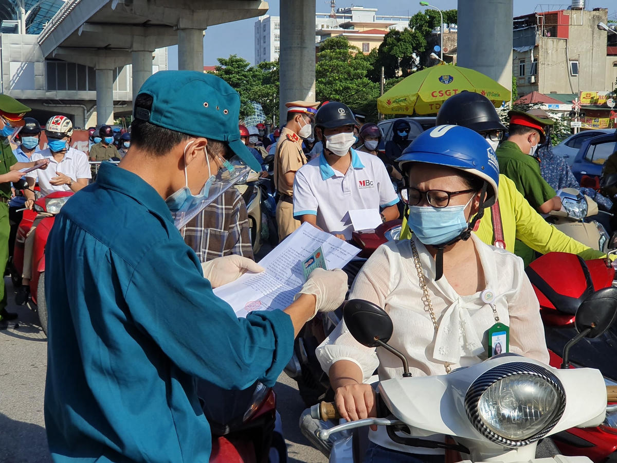 Mặc dù rất tình trạng ùn tắc xảy ra, tuy nhiên lực lượng chức năng vẫn rất gắt gao trong việc kiểm soát người vào khu vực nội đô.