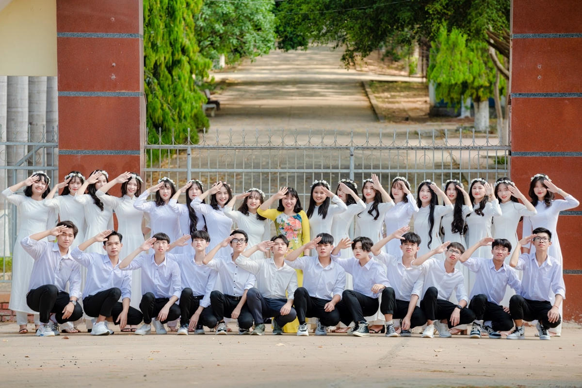 Lớp của em Lê Hoàng Mai