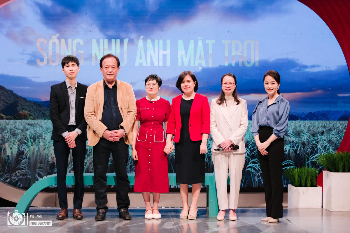 “Trạm yêu thương” đã hiện thực hóa mong ước đó của Hảo với một cuộc gặp bất ngờ ngay tại trường quay.