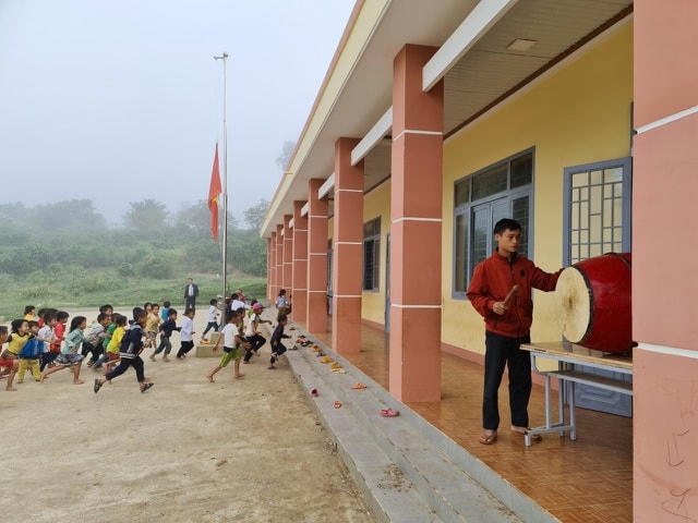 100% học sinh tại đây đều là học sinh người Mông.  