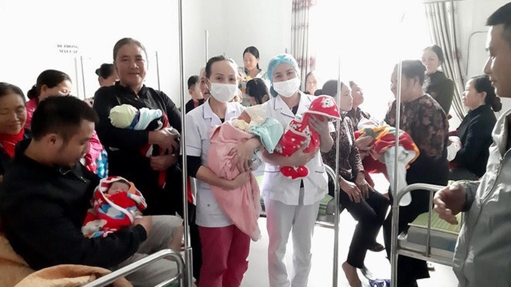 Niềm vui của gia đình 20 sản phụ được đỡ, mổ đẻ thành công.