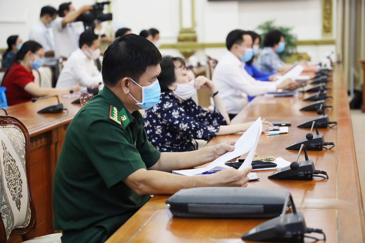 Các Sở ngành, quận huyện đóng góp, hiến kế nhiệm vụ cấp bách hỗ trợ DN vượt qua khó khăn.