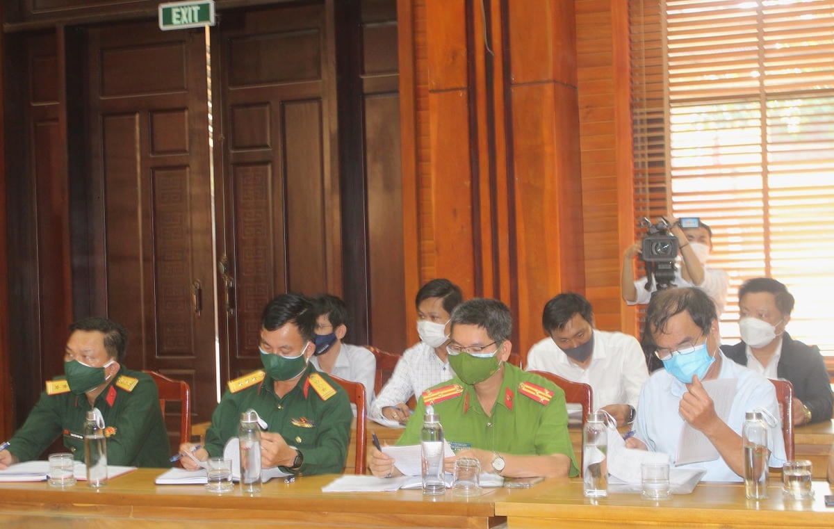 Các đại biểu tham dự buổi họp báo.