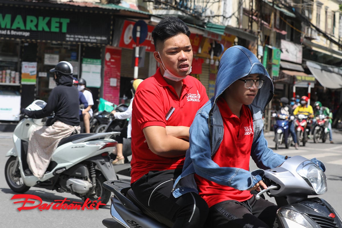 Người không đeo khẩu trang nơi công cộng bị phạt tiền tối đa đến 300.000 đồng.