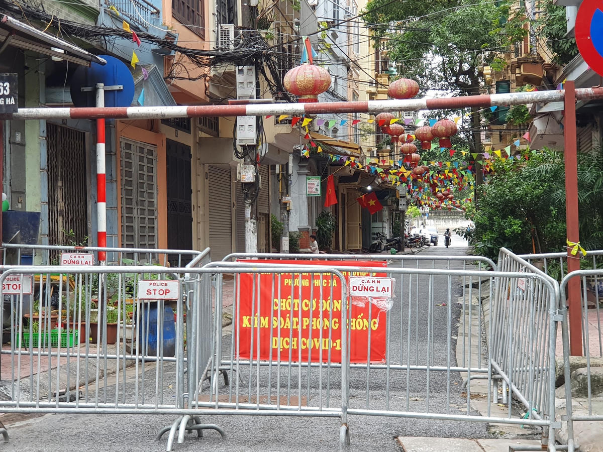 Cận cảnh chợ Long Biên hoạt động trở lại sau 2 tháng phong tỏa