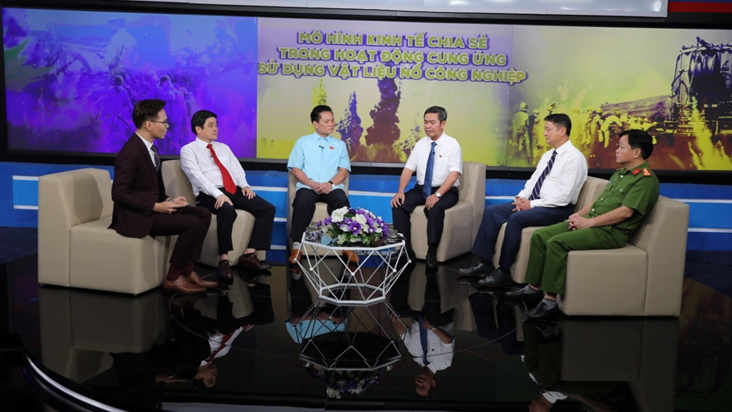 Các đại biểu tham dự tọa đàm trực tuyến.
