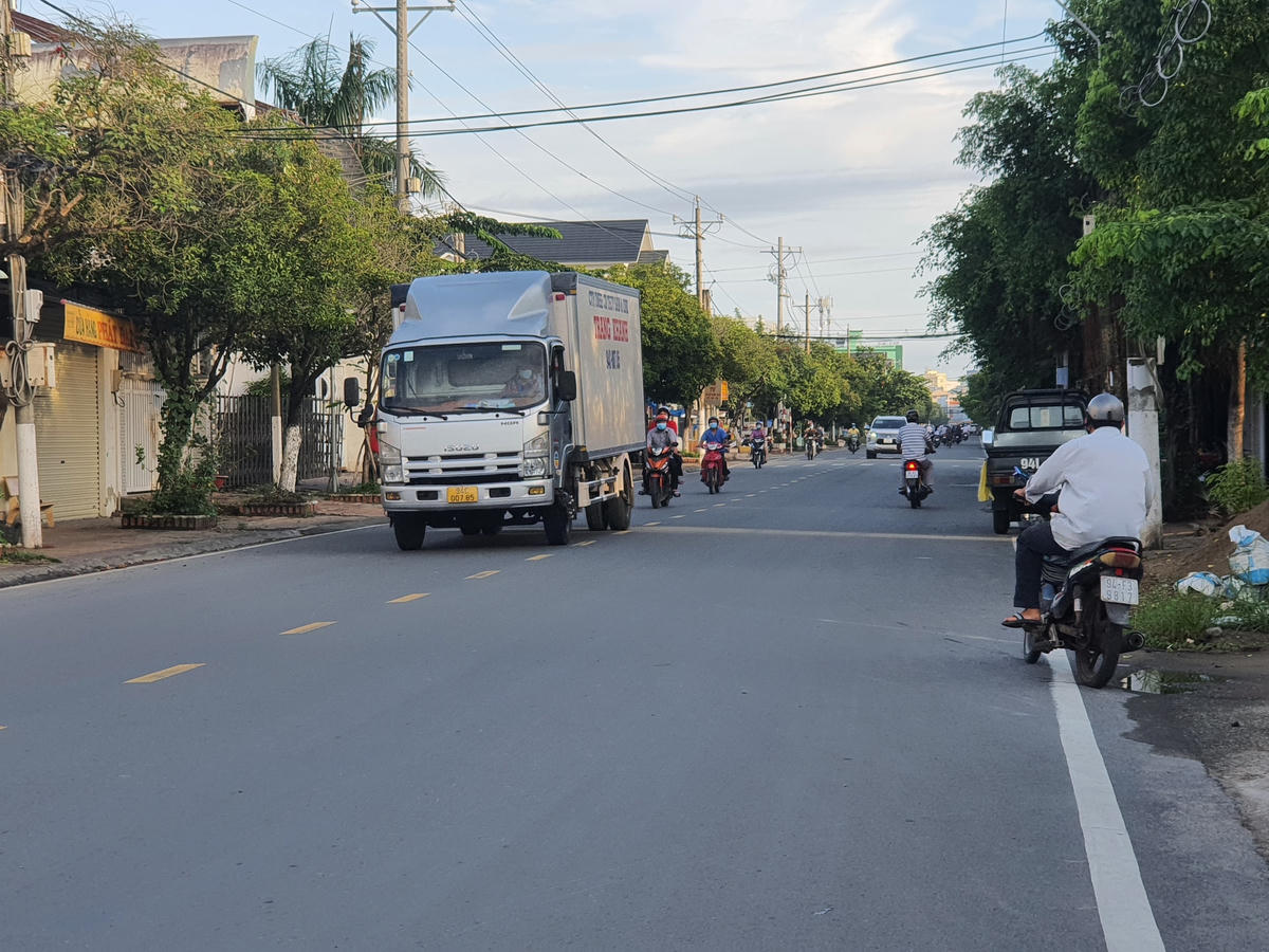 Đường phố đông đúc trở lại.