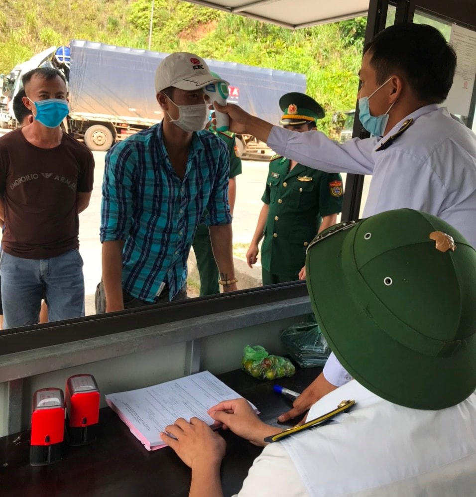 Sau khi bị phát hiện, các công dân được kiểm tra y tế, đưa về nơi cách ly bắt buộc.