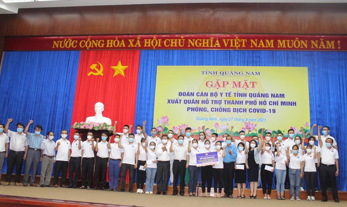 30 y bác sĩ tình nguyện lên đường vào TP HCM chống dịch.