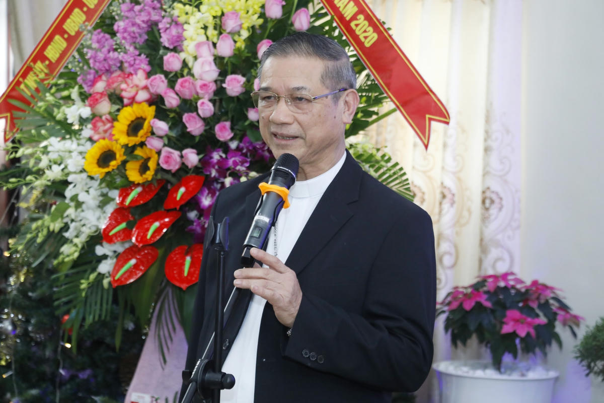 Giám mục Tôma Vũ Đình Hiệu, Giám mục Giáo phận Bùi Chu phát biểu, bày tỏ cảm ơn sự quan tâm của lãnh đạo Đảng, Nhà nước, MTTQ Việt Nam. Ảnh: Quang Vinh.