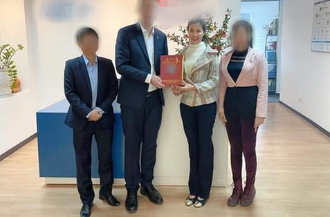 Việc bỏ nhiệm "thần tốc" bà Huyền Trang (thứ 3 từ trái sang) nhận được sự quan tâm không nhỏ từ dư luận.