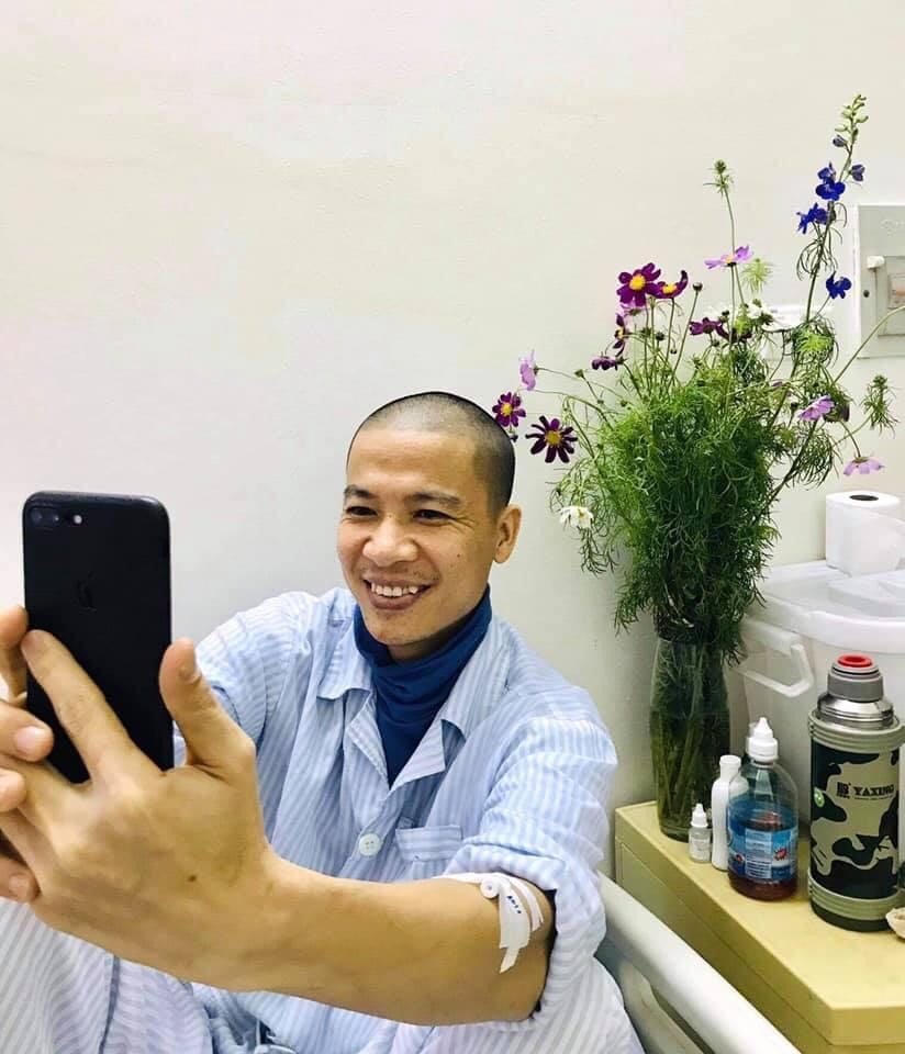 Rất muốn có mặt tại Báo Đại Đoàn Kết để giao lưu cùng độc giả nhưng vì điều kiện sức khỏe không cho phép, anh Hùng phải ở lại viện để điều trị.