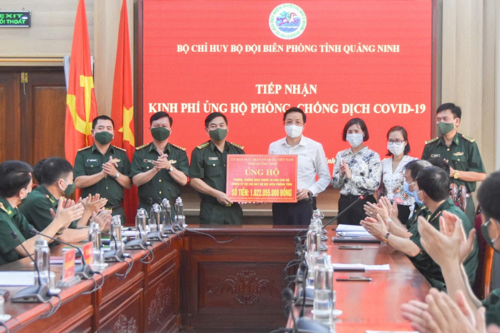 Đoàn công tác của tỉnh Quảng Ninh đến thăm Bộ Chỉ huy BĐBP tỉnh. Ảnh:Hoàng Giang.
