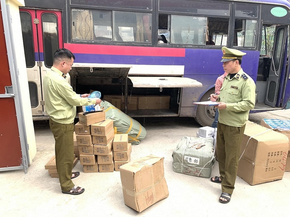 Lạng Sơn: Tạm giữ hơn 7.520 đơn vị sản phẩm hàng hóa để xác minh nguồn gốc