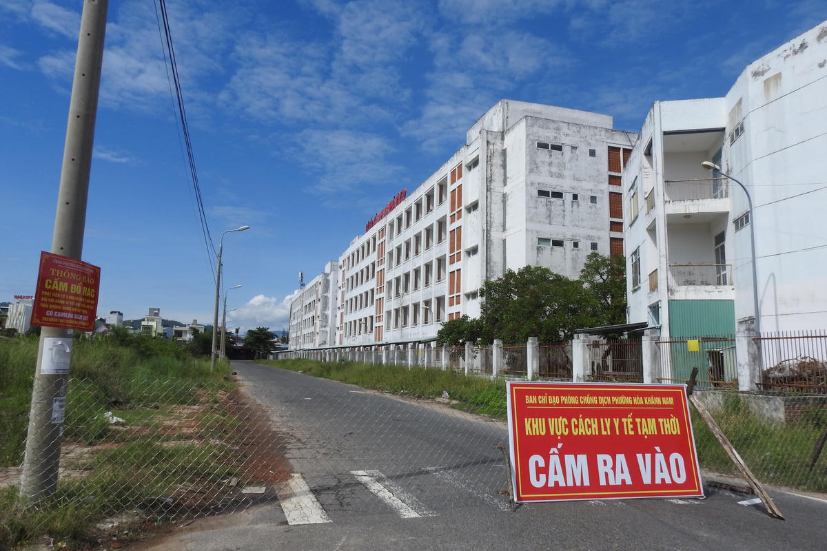 Trung tâm quản lý và khai thác nhà Đà Nẵng, đã hoàn tất bàn giao 7 block nhà Ký túc xá sinh viên phía Tây cho Bệnh viện Đà Nẵng. Ảnh Bình Nguyên