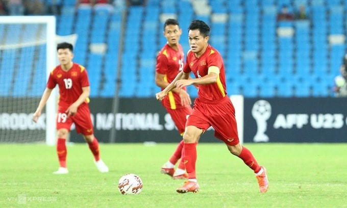 Quang Nho chơi nổi bật ở tuyến giữa, nhưng Việt Nam chuyền bóng tạo cơ hội chưa sắc nét. Ảnh: Vnexpress.