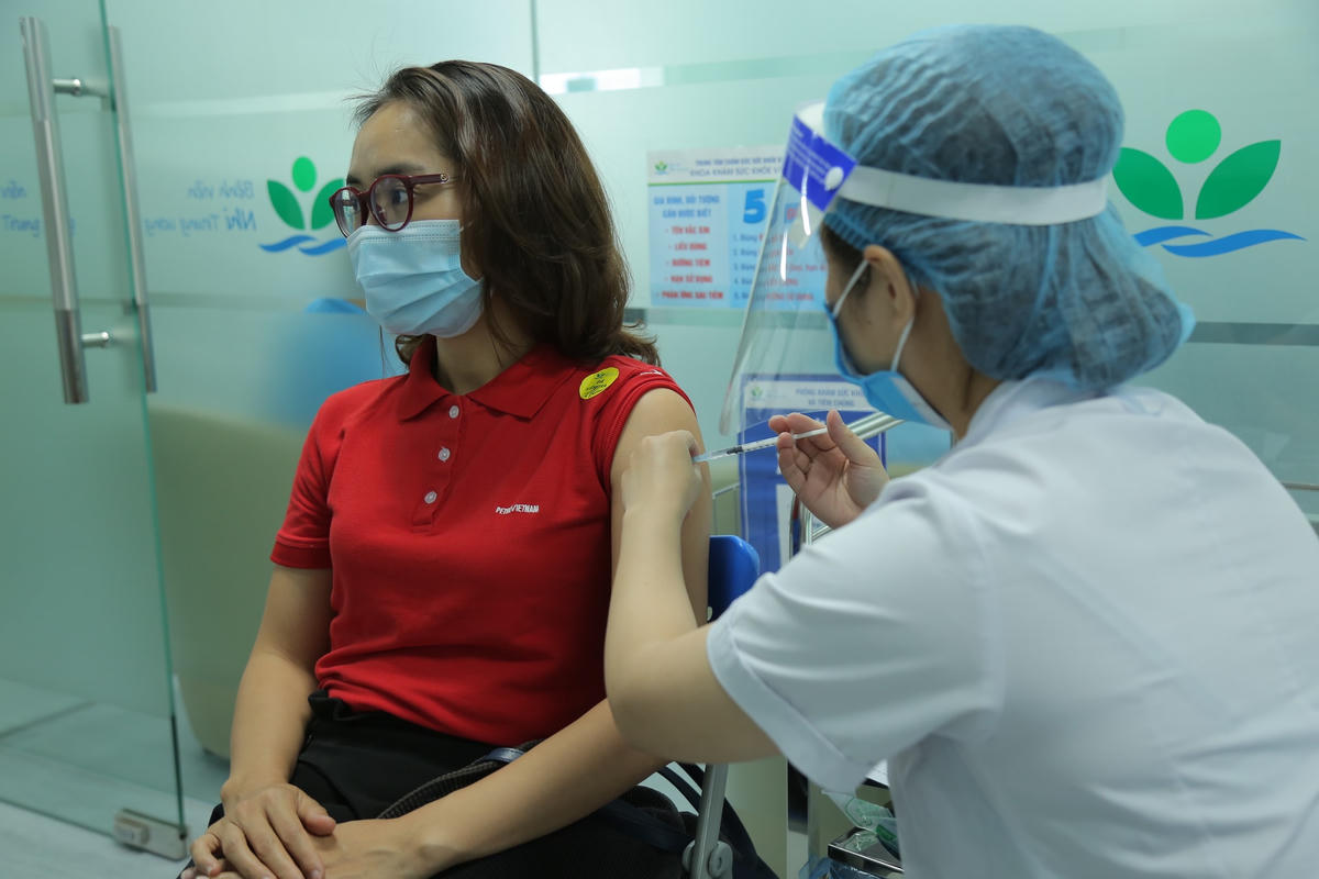 Người lao động Dầu khí tiêm phòng dịch Covid-19 đợt đầu.