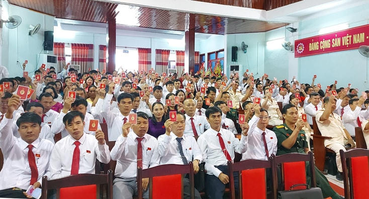 Đại hội biểu quyết thông qua Nghị quyết Đại hội.
