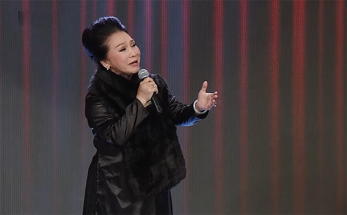 NSND Bạch Tuyết gây bất ngờ khi cover 'Mang tiền về cho mẹ' bằng vọng cổ