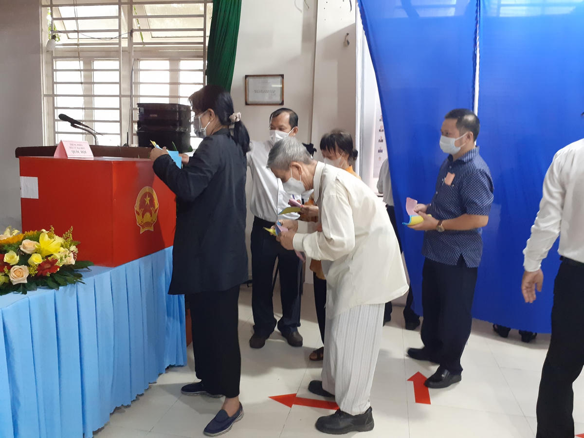 Phó Thủ tướng Lê Minh Khái đi bầu từ rất sớm tại TP Thủ Đức
