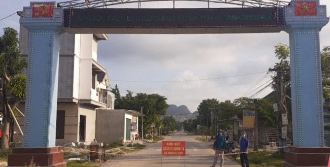 người dân và các phương tiện di chuyển ra khỏi địa bàn huyện Nông Cống