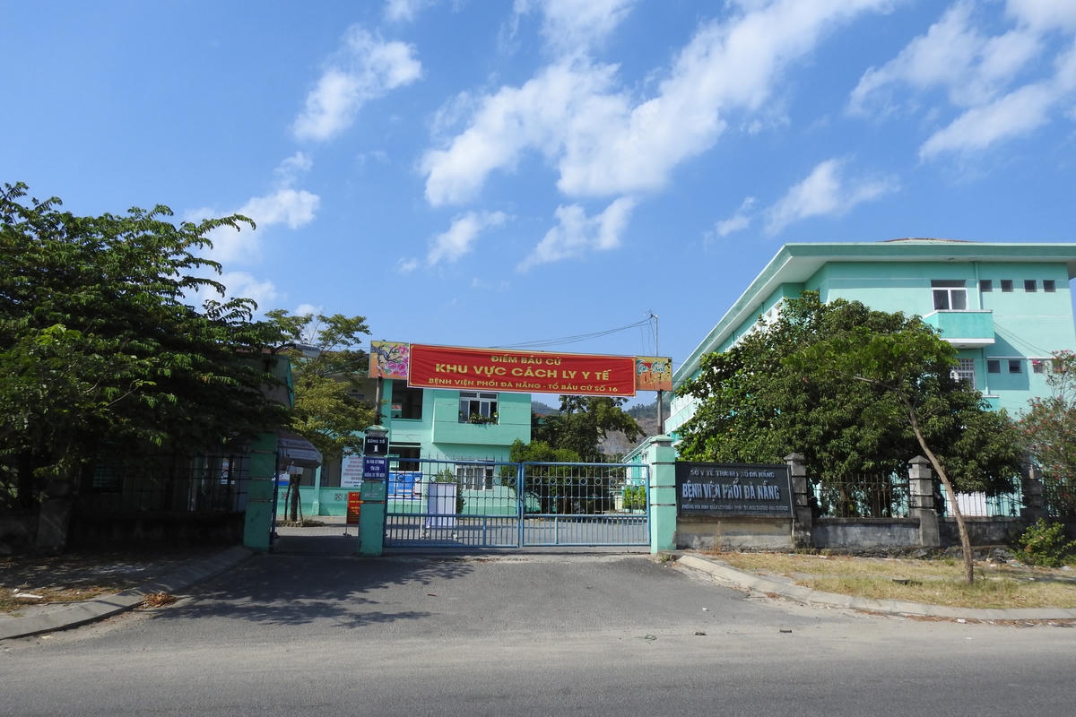 Điểm bầu cử khu vực cách ly y tế Bệnh viện phổi Đà Nẵng. Ảnh: Bình Nguyên.