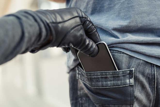 Thủ thuật để smartphone phát báo động khi bị móc túi
