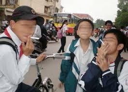 Học sinh hút thuốc lá điện tử ngày một gia tăng.
