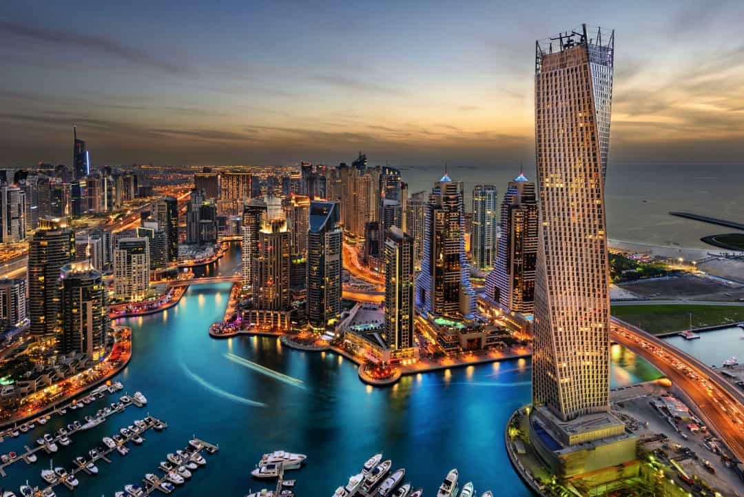 Ngày nay Dubai nổi tiếng giàu có và là nơi có một số tòa nhà chọc trời cao nhất thế giới.  