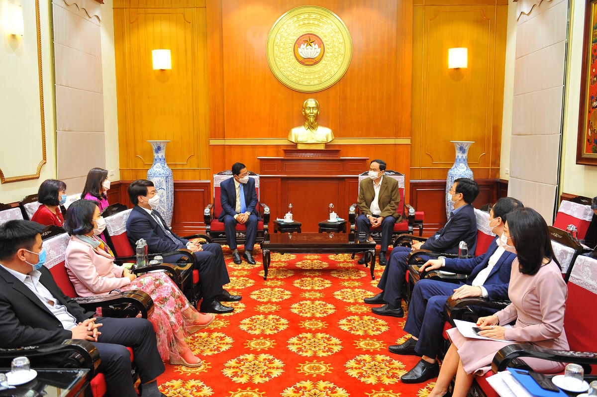 Quang cảnh buổi tiếp nhận.