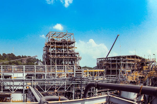 Nhà máy khai thác chế biến khoáng sản tại mỏ đa kim Núi Pháo.  