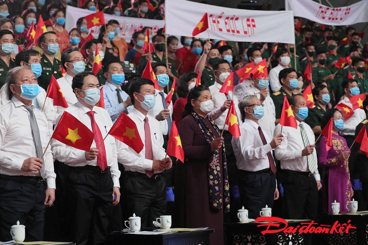 Lãnh đạo Đảng, Nhà nước, MTTQ Việt Nam tham dự chương trình.