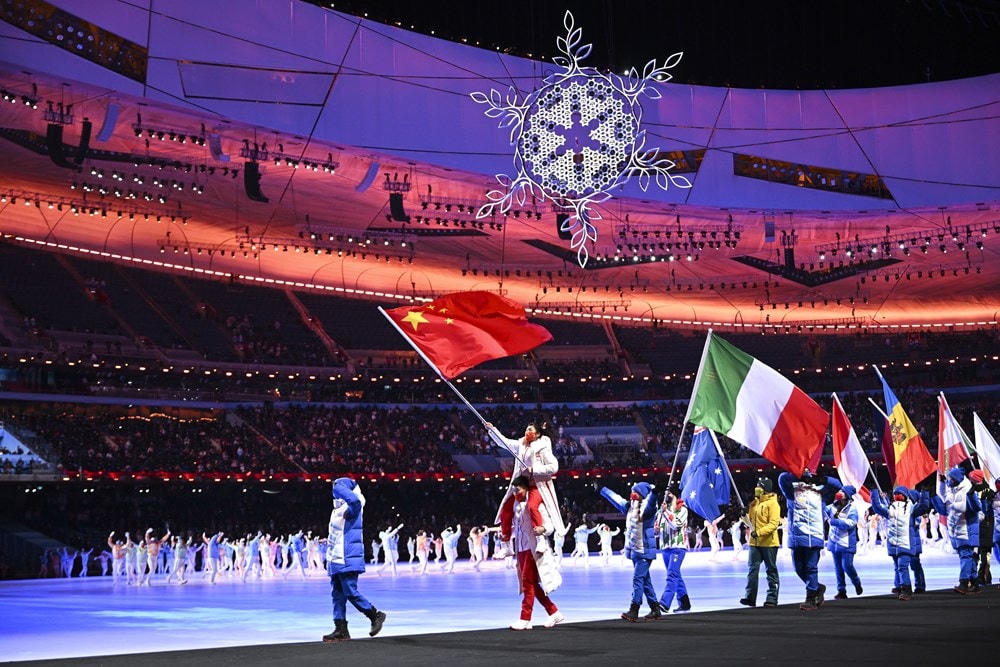 Các vận động viên diễu hành tại lễ bế mạc Olympic mùa Đông Bắc Kinh 2022, Trung Quốc, ngày 20/2/2022. (Ảnh: THX/ TTXVN).